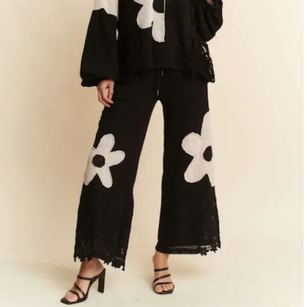NEW Davi & Dani Waffle Knit Wide Leg Pants with Flower Patch & Lace Size L,M & S